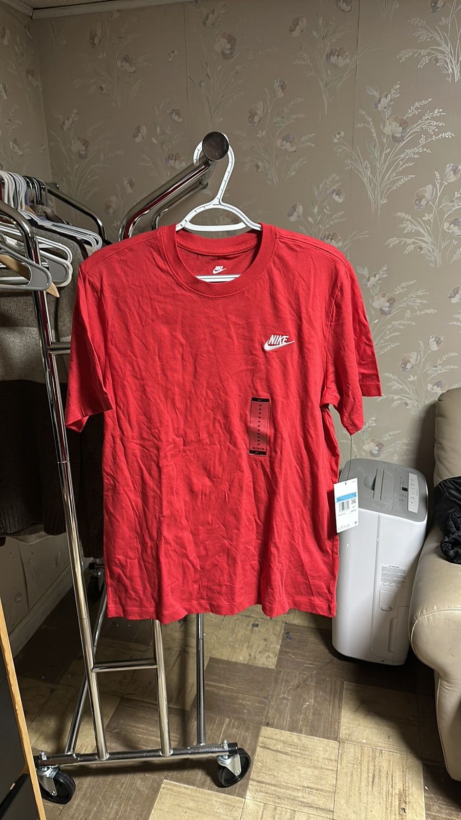 Uniqlo Nike Men’s Logo Short Sleeve T Shirt Red Size M Size US M / EU 48-50 / 2 - 1 Thumbnail