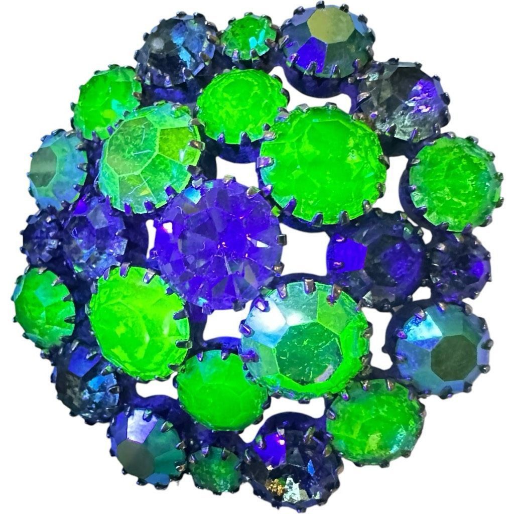 Vintage Vintage 1940’s URANIUM Glass & Green Aurora Borealis Circle Dogtooth Multi Dimensional Prong Set Brooch Pin Size ONE SIZE - 5 Thumbnail