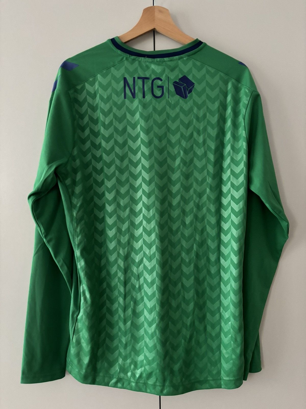 Hummel Hummel Broendby IF 22/23 GK Kit Soccerjersey Football Size US L / EU 52-54 / 3 - 6 Thumbnail