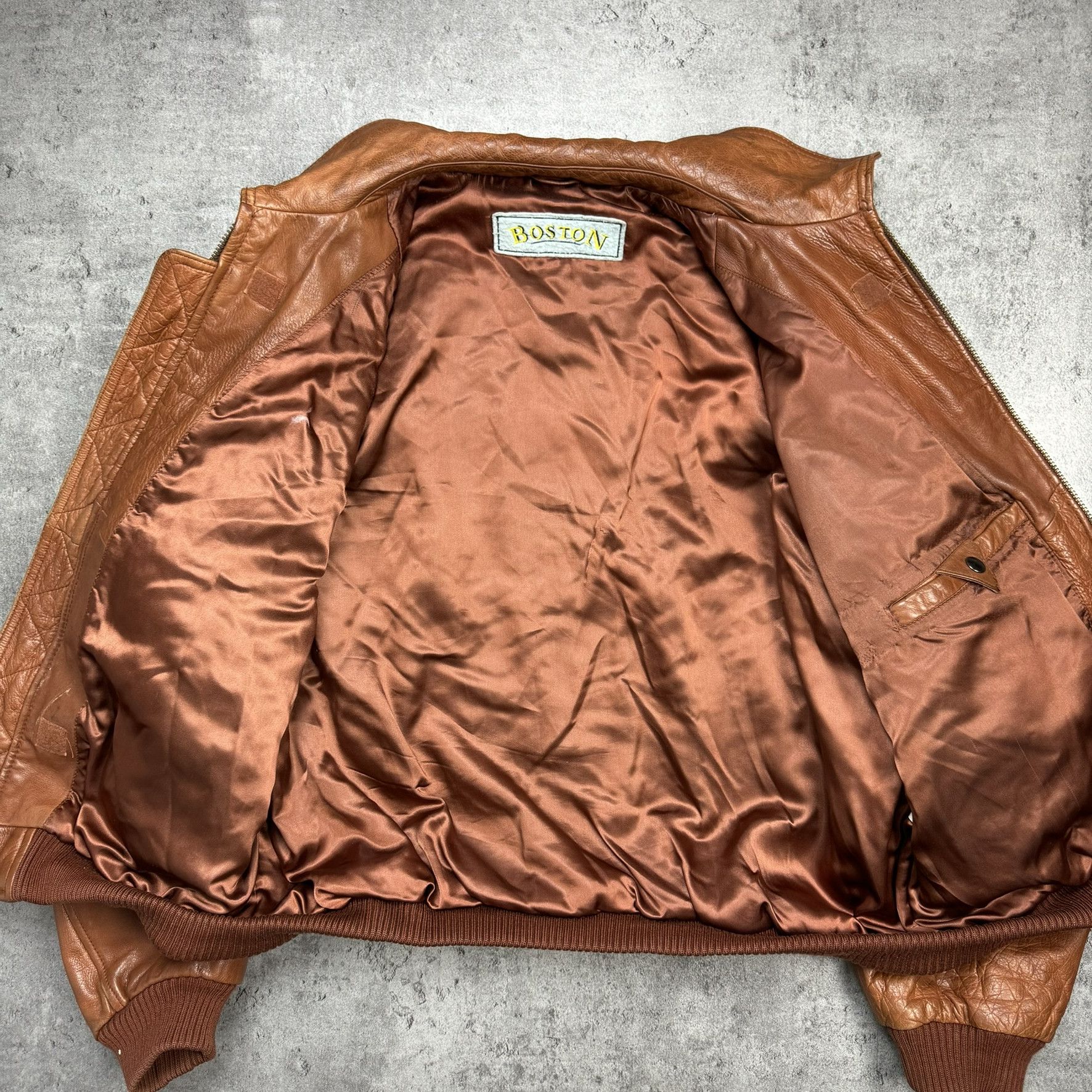Vintage Vintage boxy brown leather bomber jacket Size US L / EU 52-54 / 3 - 5 Thumbnail