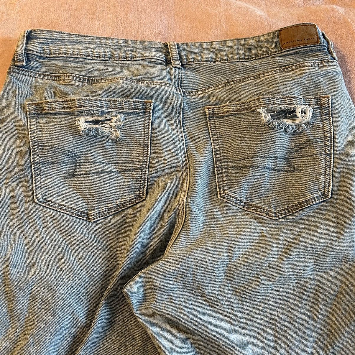American Eagle Outfitters American Eagle Strigid light wash high rise distressed 14 Size 36" / US 14 / IT 50 - 3 Thumbnail