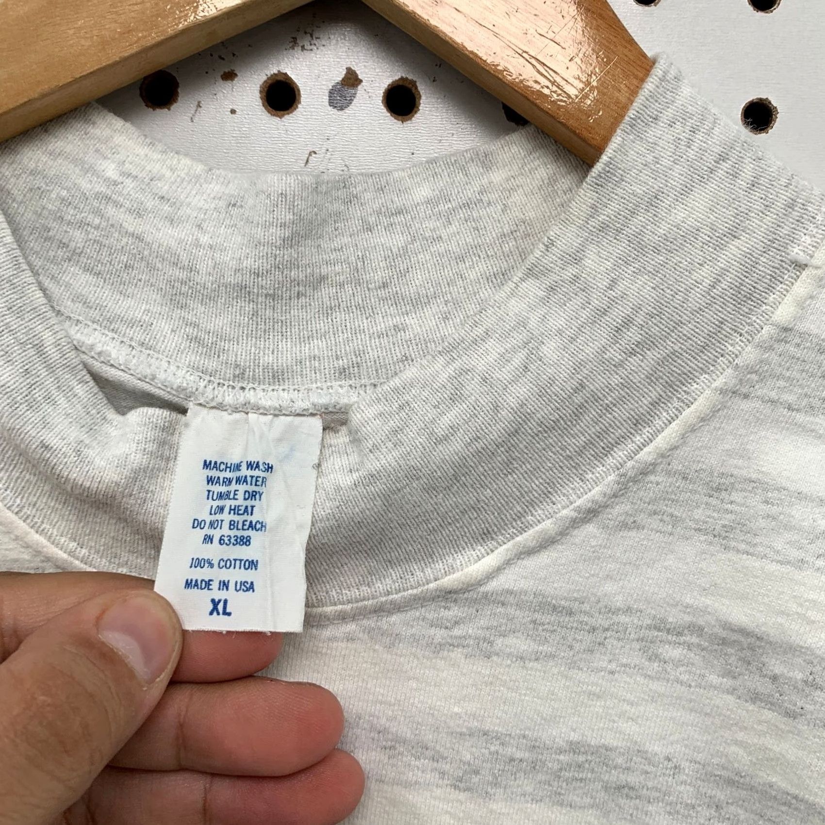 Vintage VINTAGE Hershey T Shirt Mens XL White Gray Striped Long Sleeve Made Usa Size US XL / EU 56 / 4 - 3 Thumbnail