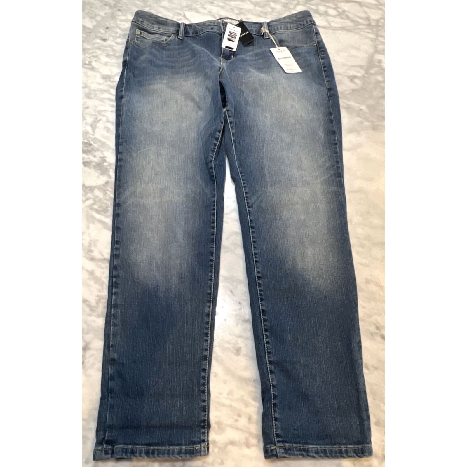 Torrid Torrid Jeans Women’s 18R Boyfriend Cameron Reg Relaxed Straight Leg NWT Denim Blue Size 40" / US 18 - 2 Thumbnail
