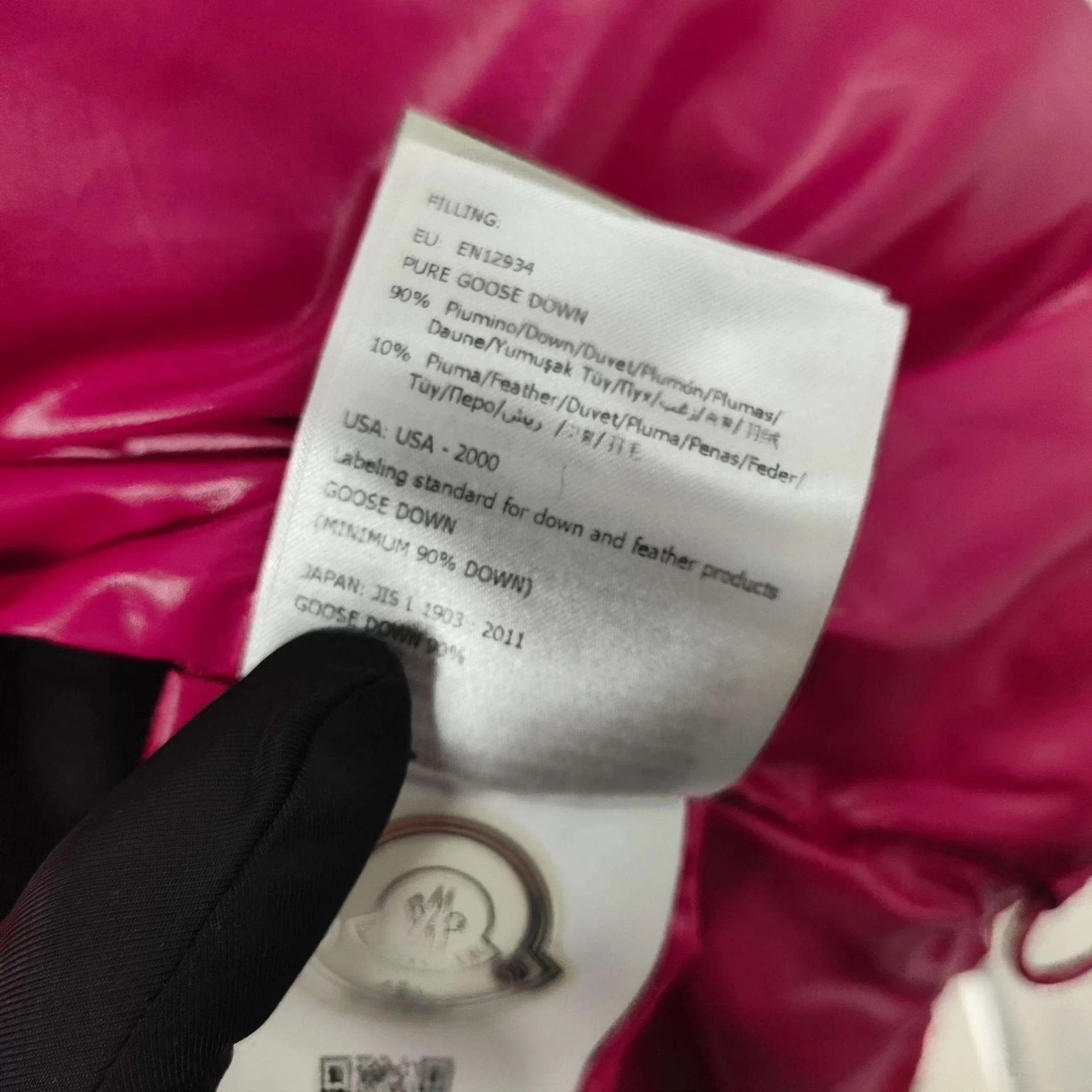 Moncler Moncler magenta velvet puffer down jacket size 00 Size XXS / US 00 / IT 34 - 4 Thumbnail