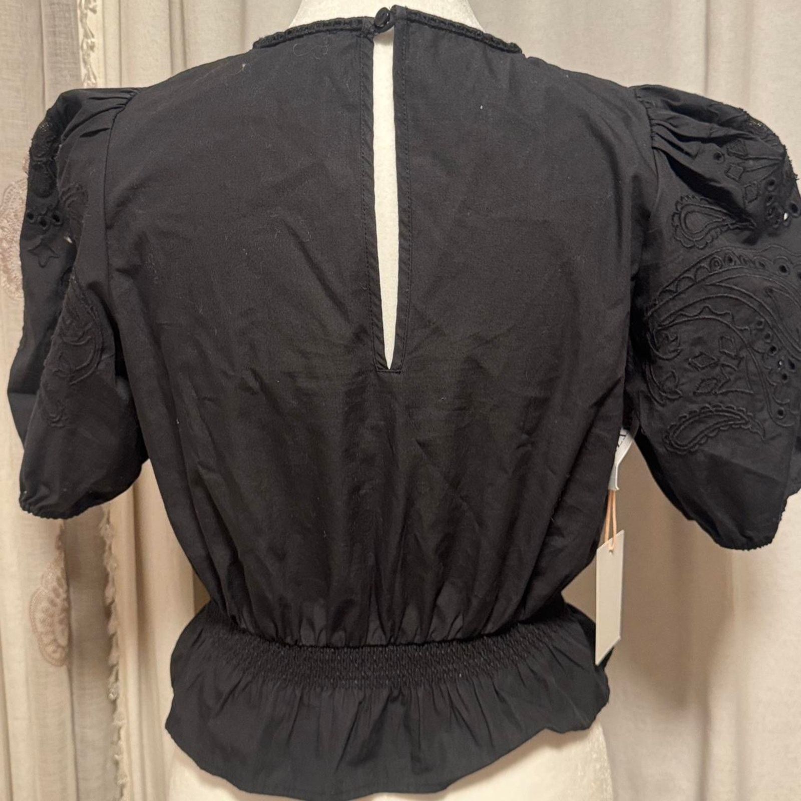 Aritzia NWT aritzia black embroidered puff sleeve blouse Size XXS / US 00 / IT 34 - 3 Thumbnail