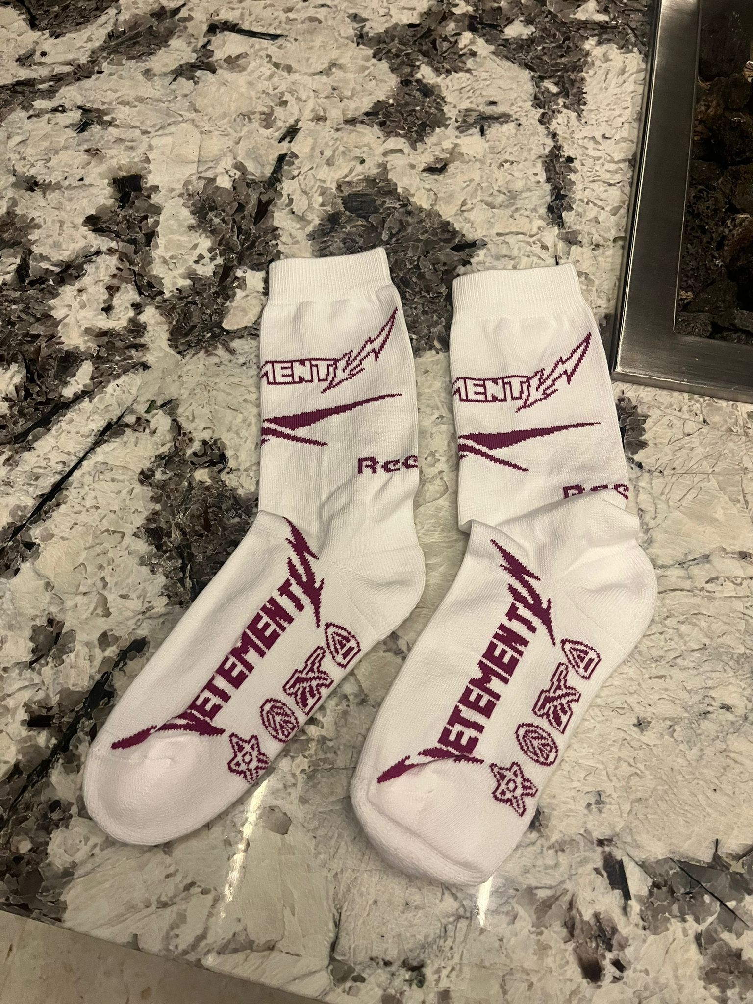 Vetements o1rshd1 Q.2 / Logo Metal Socks in Multicolor Size ONE SIZE - 2 Thumbnail