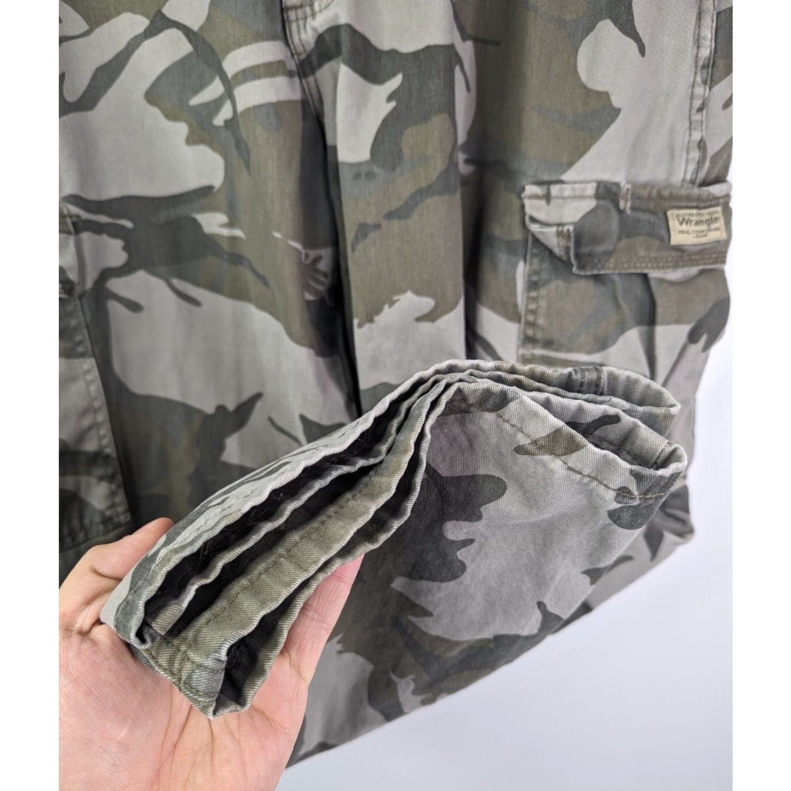 Wrangler Wrangler Green Cargo Pants Men 36x30 Straight Outdoors Hiking Canvas Cotton Belt Loops Pockets Everyday Casual Denim/Utility Size US 36 / EU 52 - 3 Thumbnail