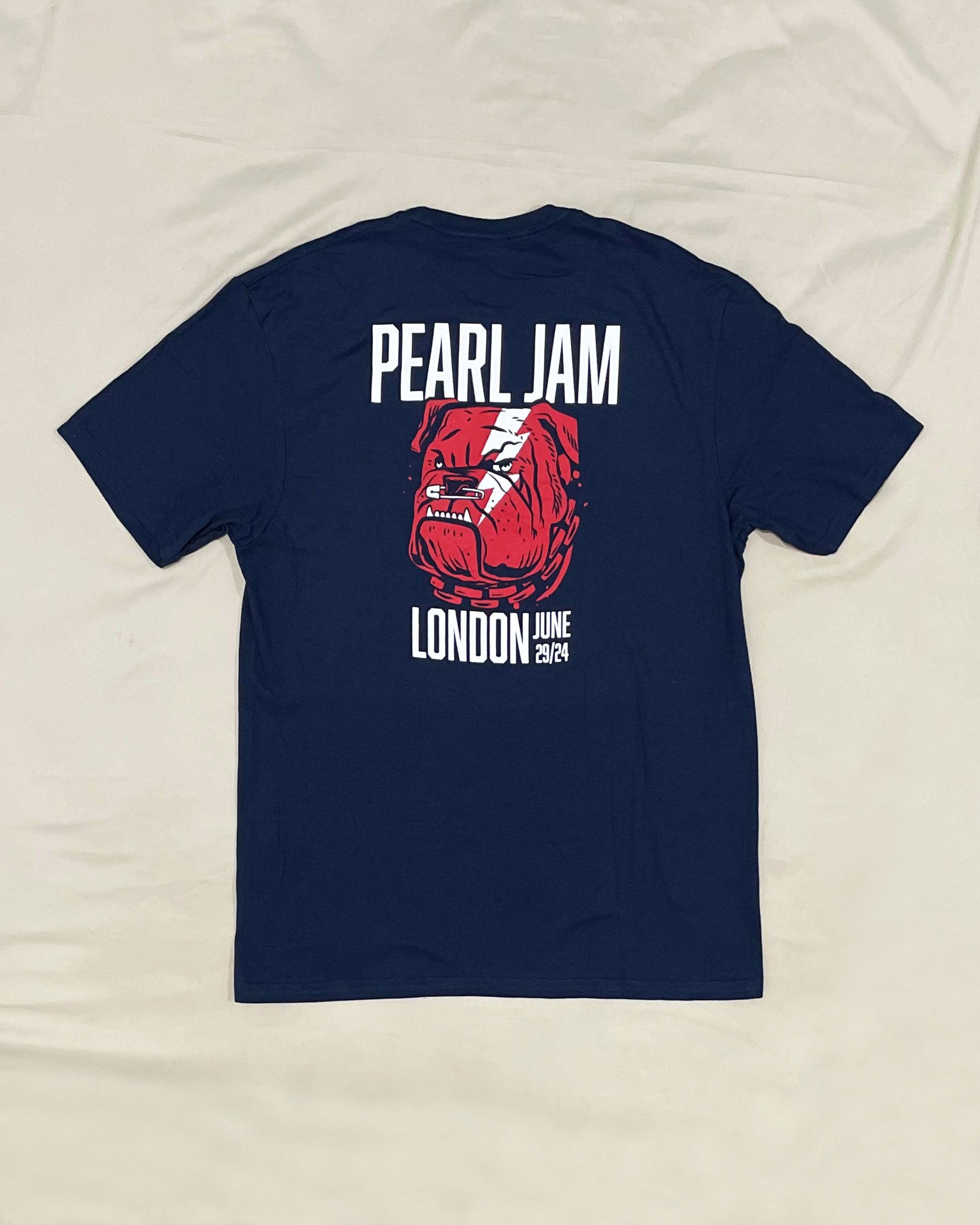 Band Tees Pearl Jam Tour 2024 London Tshirt Size US M / EU 48-50 / 2 - 2 Thumbnail