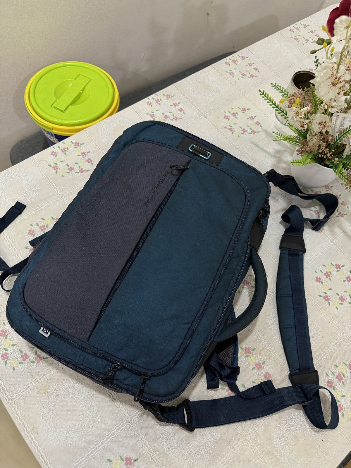 Hypebeast 🔥🔥🔥ARCHIVE ZERO NEW YORK MESSENGER BAGPACK Size ONE SIZE - 3 Thumbnail
