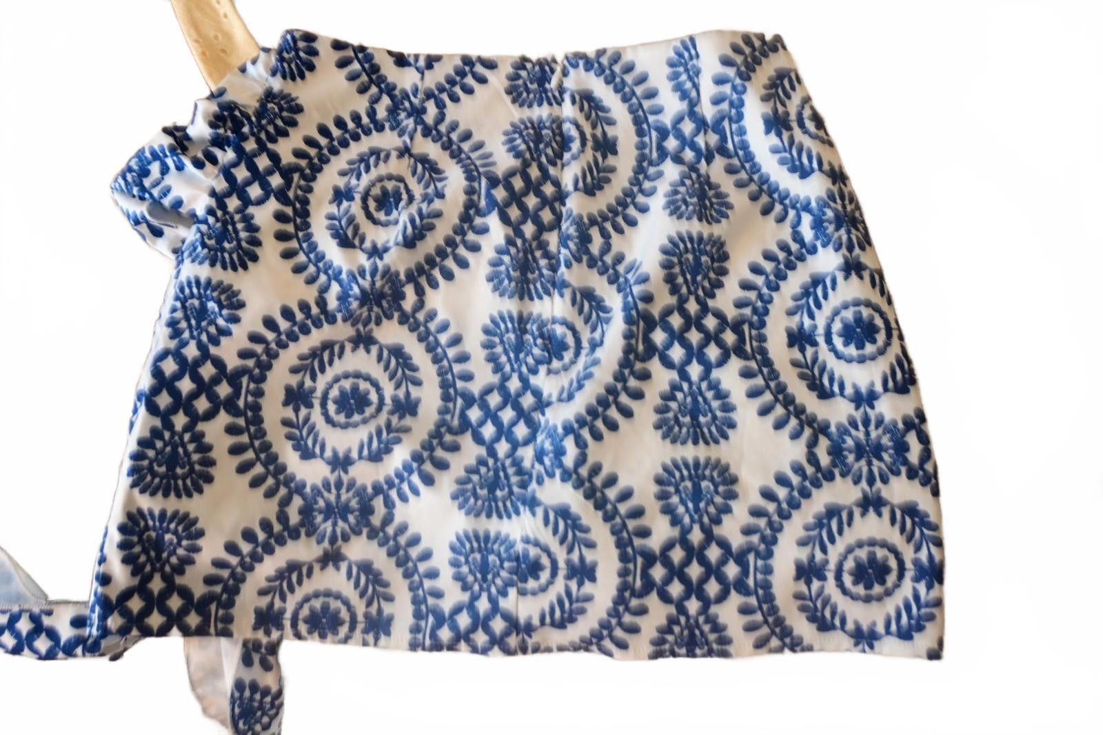 Shein SHEIN Blue and White Printed Cotton Wrap Mini Skirt Sz SMALL Size 28" / US 6 / IT 42 - 4 Thumbnail