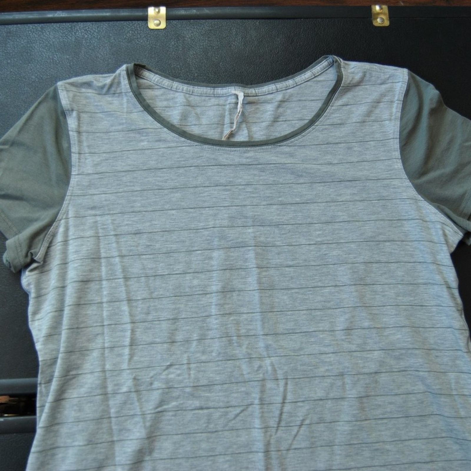Lululemon Lululemon Striped Gray Short Sleeve Shirt 6 Size M / US 6-8 / IT 42-44 - 3 Thumbnail
