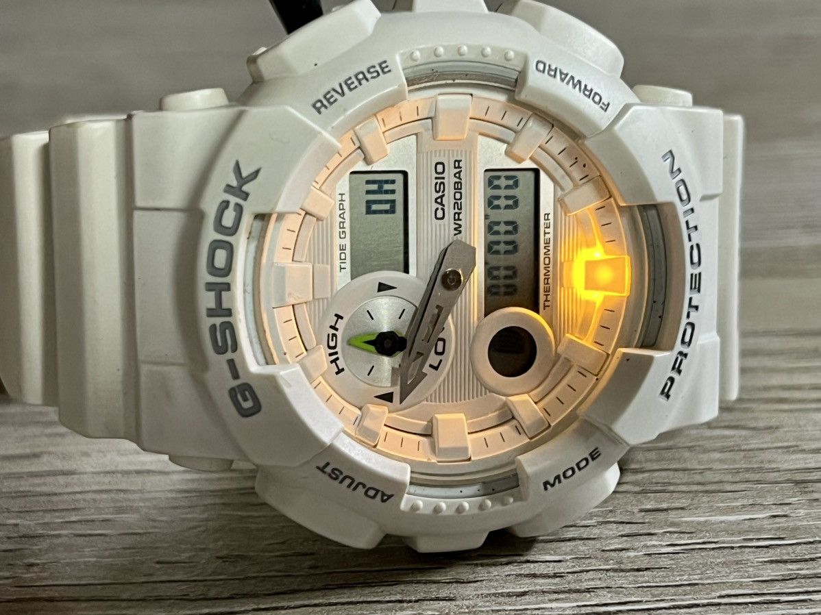G Shock White G-Shock digital watch Size 44 - 14 Thumbnail