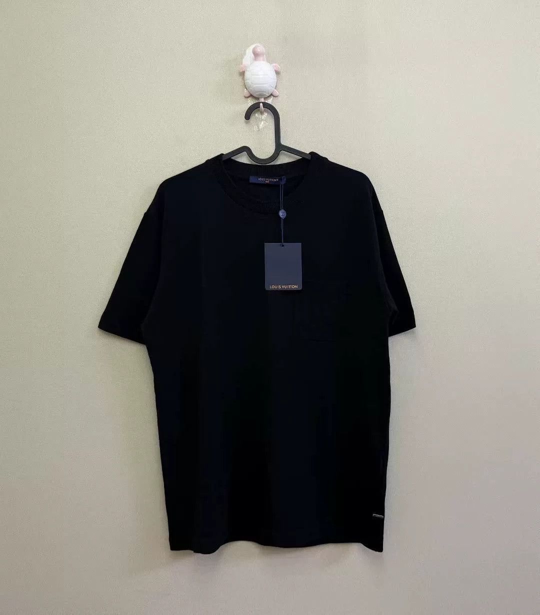 Louis Vuitton louis vuitton black logo short sleeve shirt Size US M / EU 48-50 / 2 - 1 Thumbnail