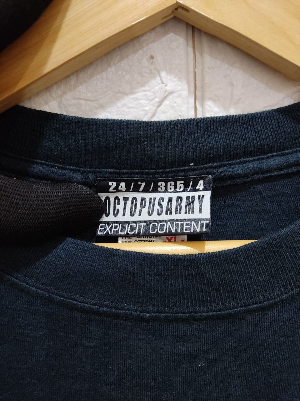 Octopus Rare Vintage OCTOPUS ARMY Explicit Content Graffiti Tees Size US XL / EU 56 / 4 - 5 Thumbnail