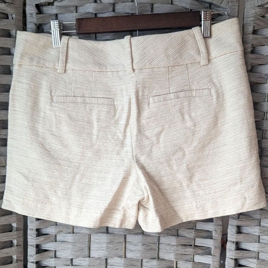 Ann Taylor Ann Taylor Cream Beige Textured Tweed Tailored Shorts Womens Sz 8 Beige/Textured Tweed Tailored Shorts Womens 8 Slanted Pockets Zip Fly Preppy Size 30" / US 8 / IT 44 - 4 Thumbnail