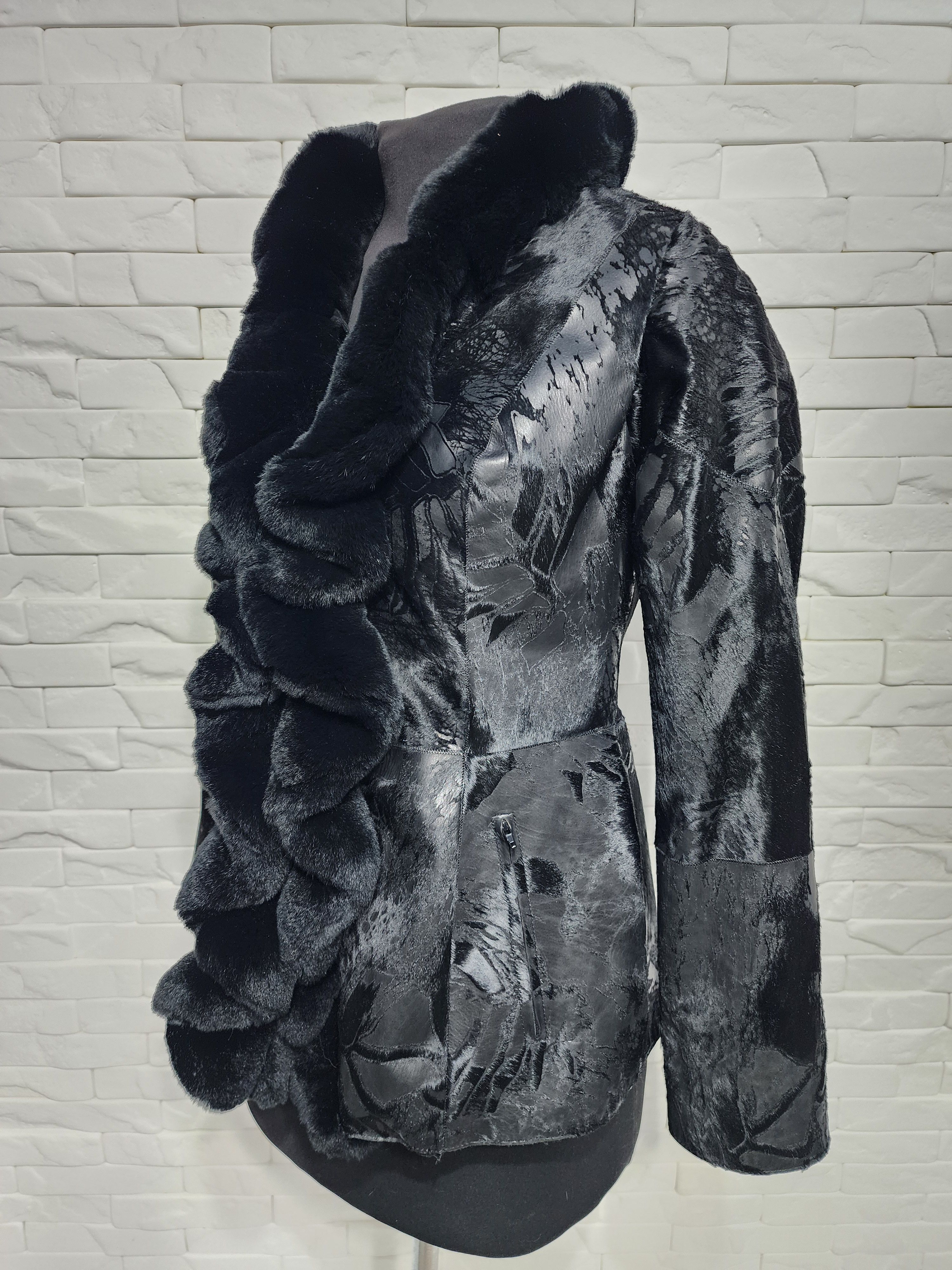 Genuine Leather Women's black fur coat. Size M / US 6-8 / IT 42-44 - 4 Thumbnail