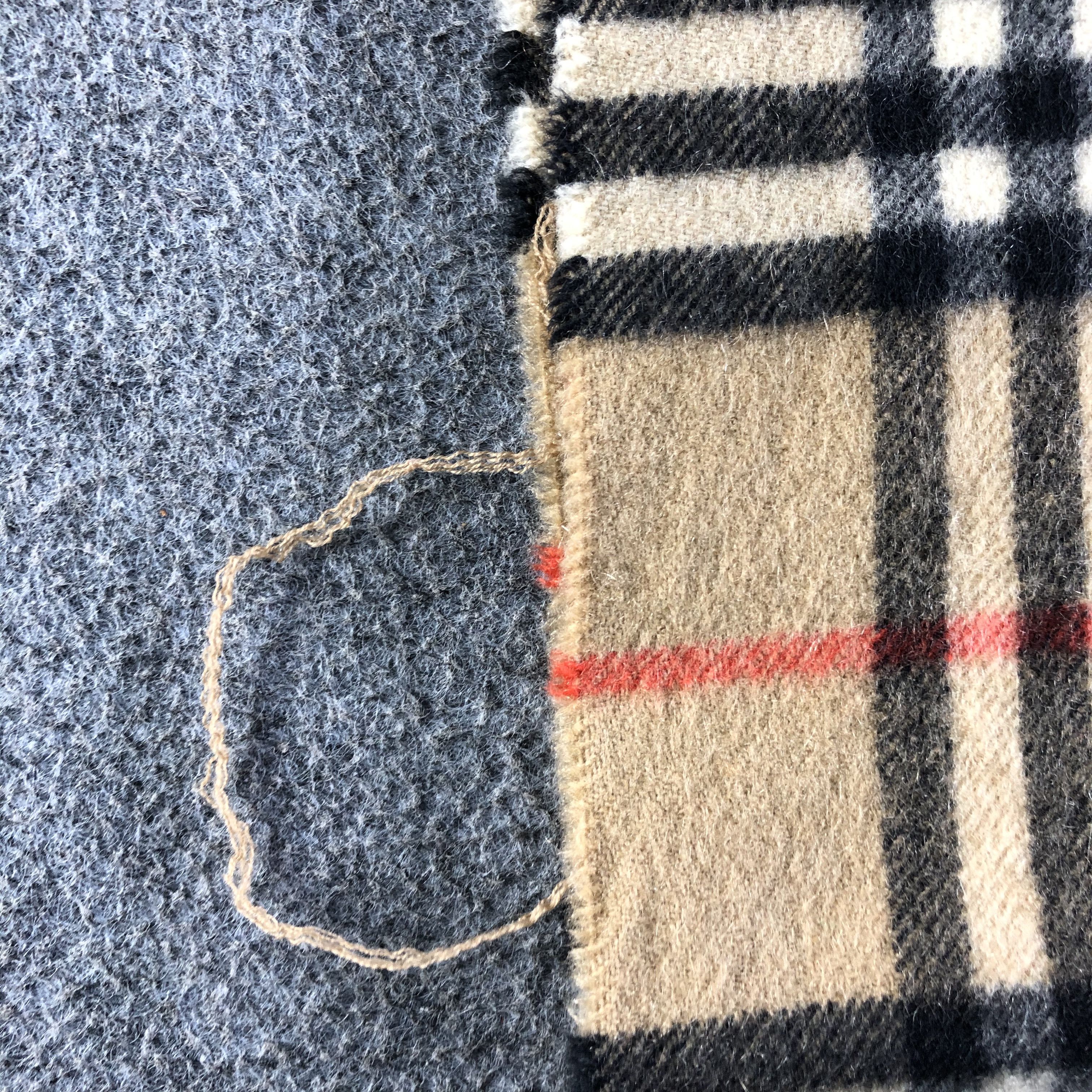 Burberry Burberrys Pure Cashmere Scarf / Muffler / Neckwear Size ONE SIZE - 4 Thumbnail