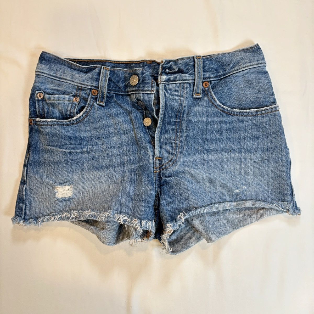 Levi's Vintage Clothing Levi's Vintage 501 High Rise Cut-Off Shorts Light Wash - 24 Size 24" / US 00 / IT 34 - 1 Thumbnail