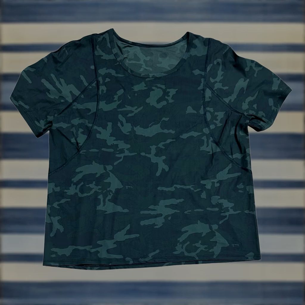 Lululemon Lululemon Outrun the Heat Short Sleeve Camo Green Workout Shirt Top Women Sz M Size M / US 6-8 / IT 42-44 - 1 Thumbnail
