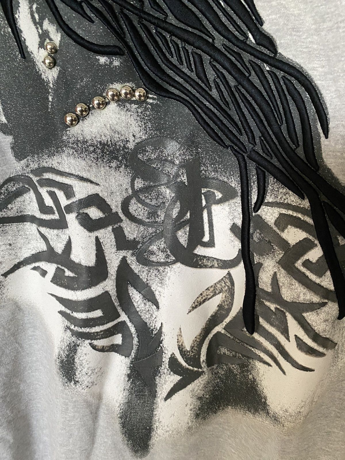 Japanese Brand 2000s Sean John Tribal tattoo embroidered hair tee Size US XL / EU 56 / 4 - 4 Thumbnail