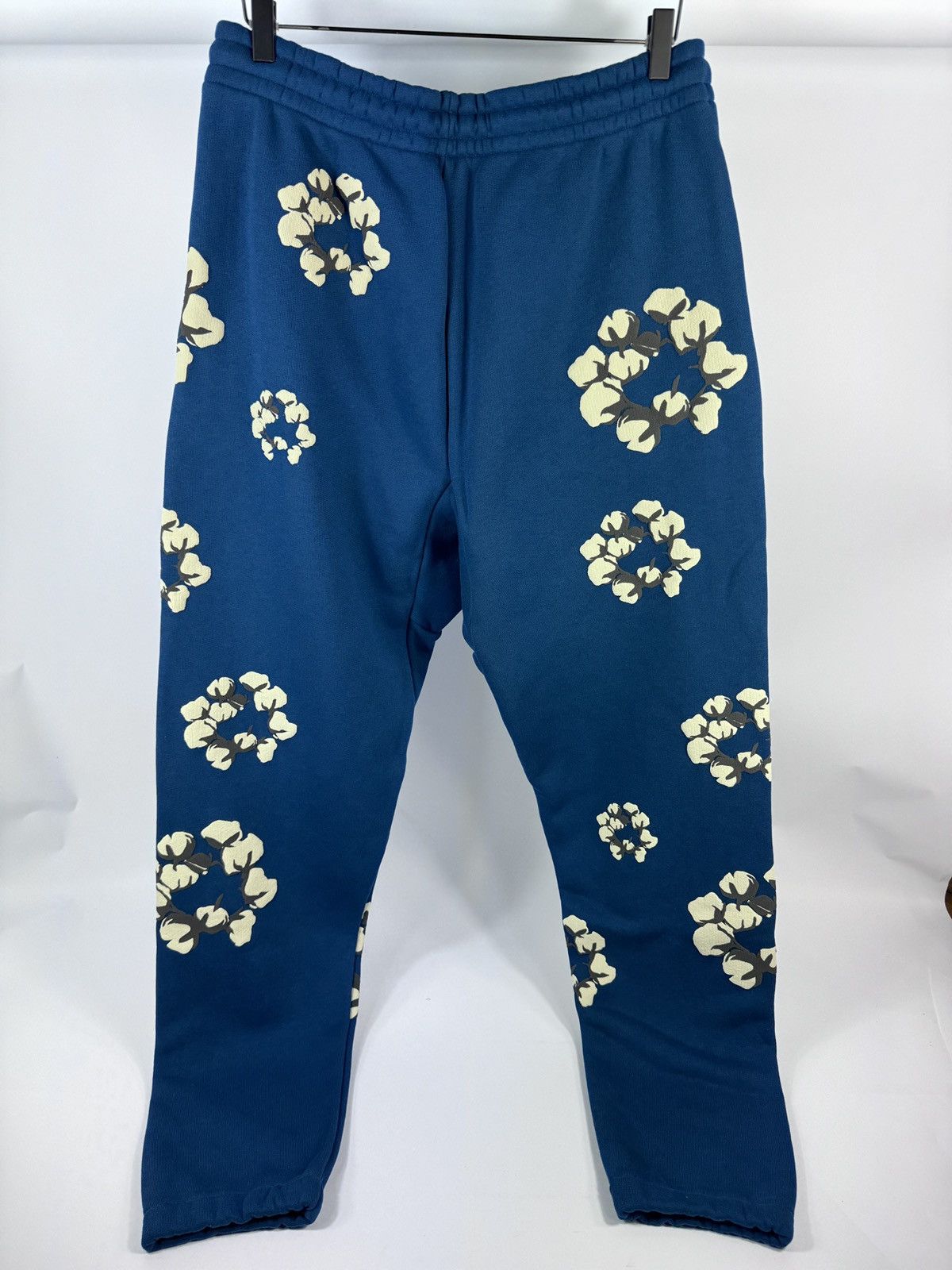 Cactus Plant Flea Market × DENIM TEARS LOGO PRINT SWEATPANTS Size US 34 / EU 50 - 2 Thumbnail