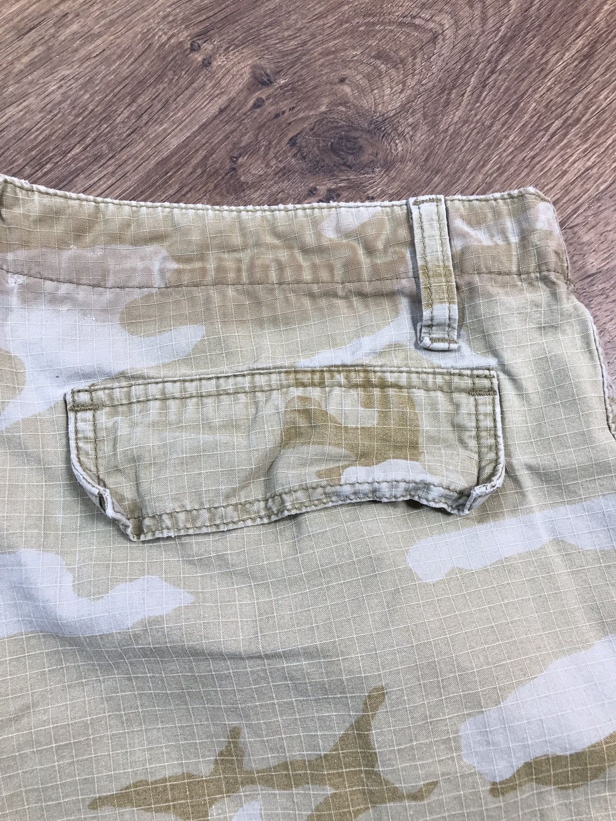 Carhartt × Vintage Vintage Carhartt Khaki Shorts Size US 31 - 14 Thumbnail