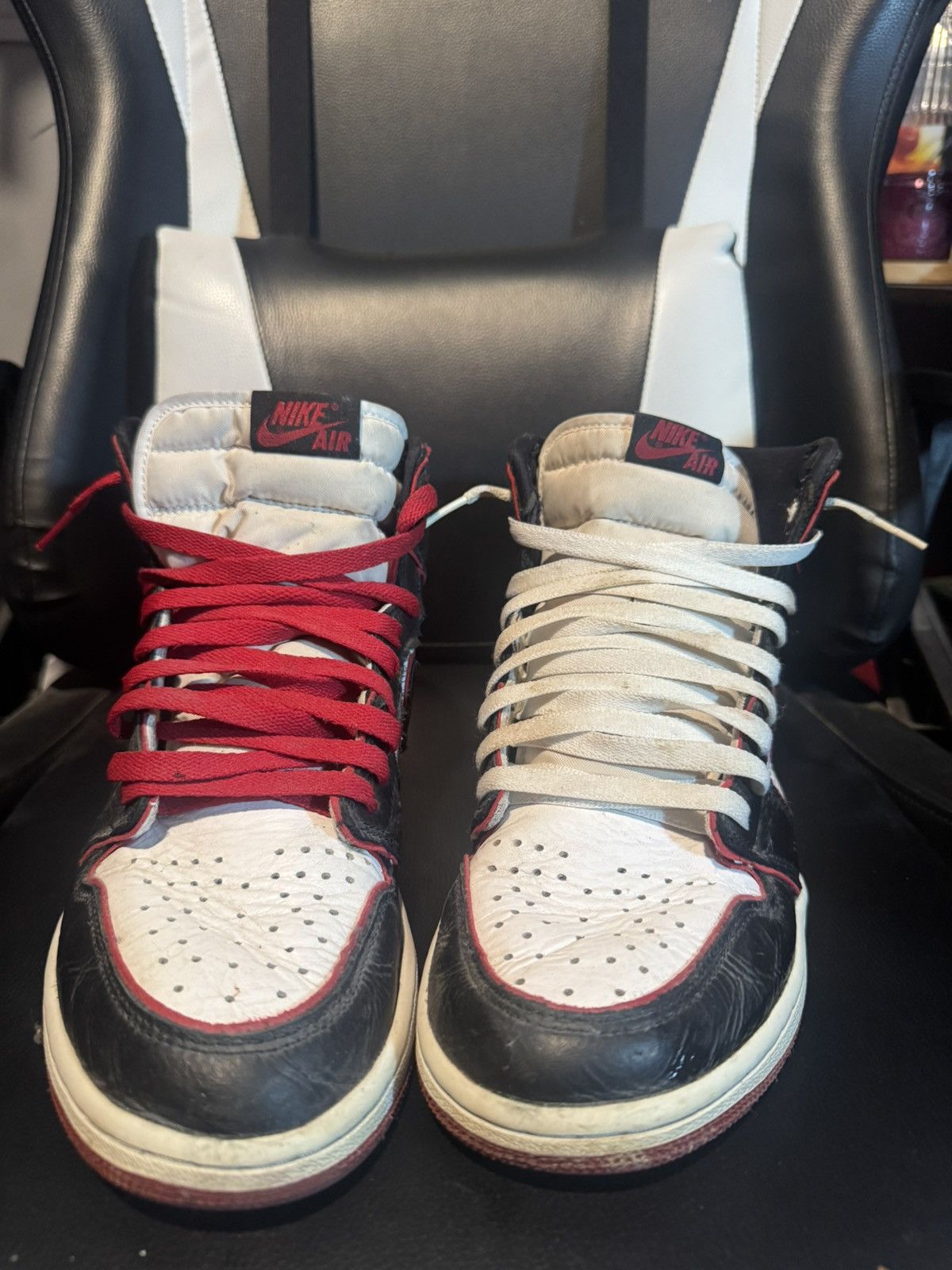Jordan Brand Air Jordan 1 High OG “BloodLine” Size US 9 / EU 42 - 1 Thumbnail