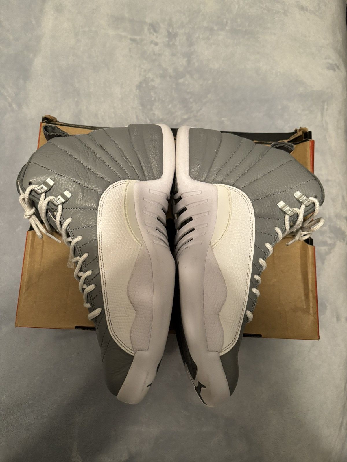 Jordan Brand Jordan 12 Retro Stealth 2022 Size 10.5 Size US 10.5 / EU 43-44 - 4 Thumbnail