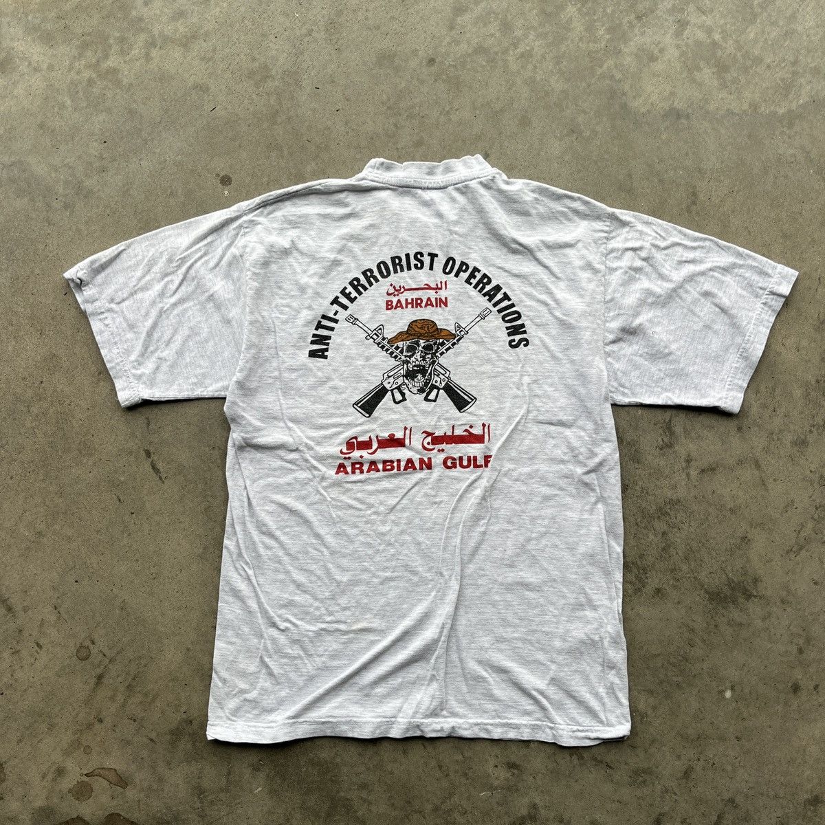 Vintage Vintage Bahrain Anti-Terrorism Operations Tee Size US M / EU 48-50 / 2 - 1 Thumbnail