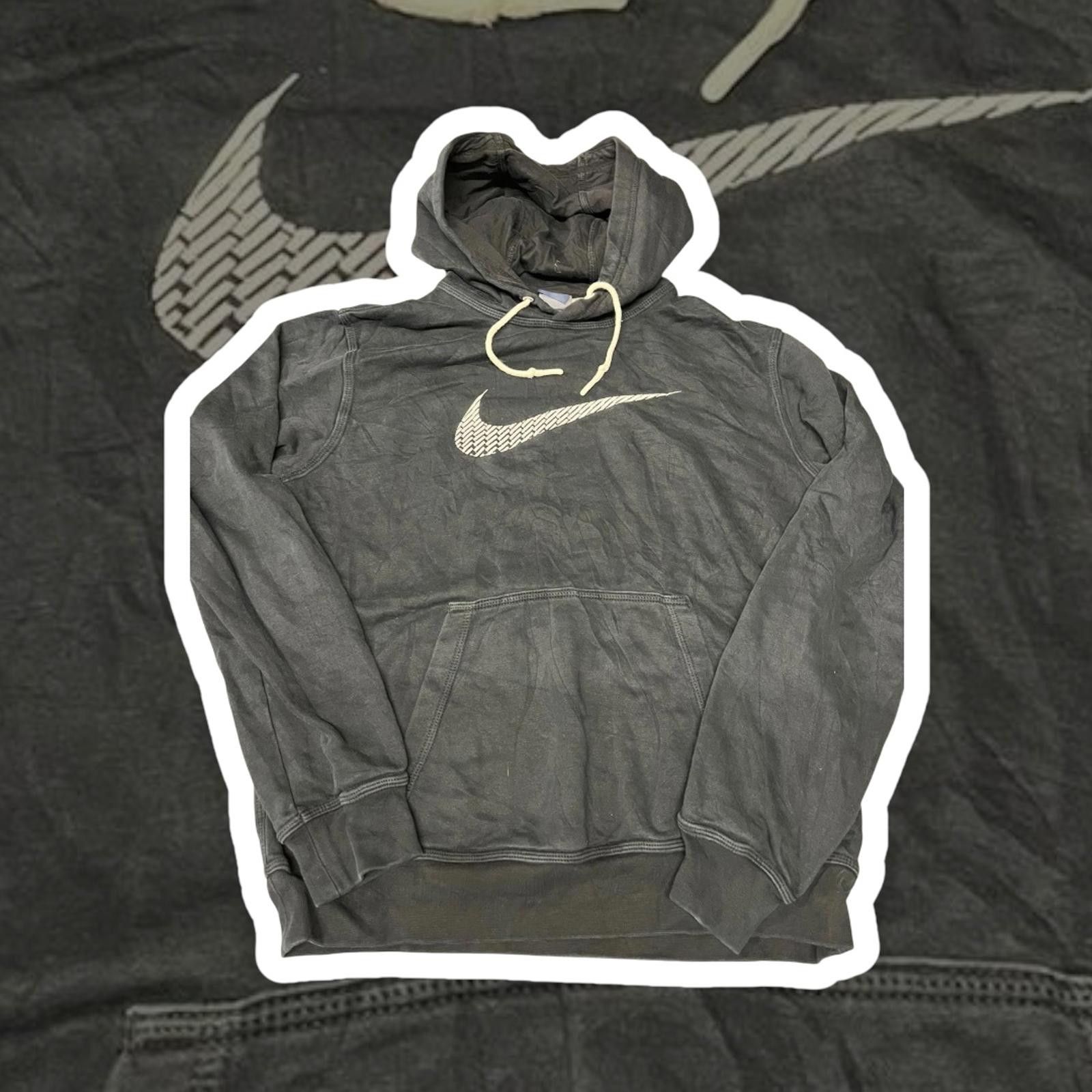 Nike Nike Graphic Hoodie - Size M Size US M / EU 48-50 / 2 - 1 Thumbnail
