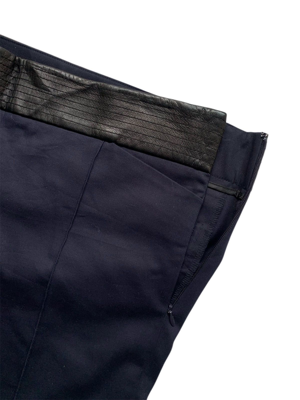 Club Monaco Skinny stretch pants with side zip, lamb leather waistband Size 31" - 4 Thumbnail