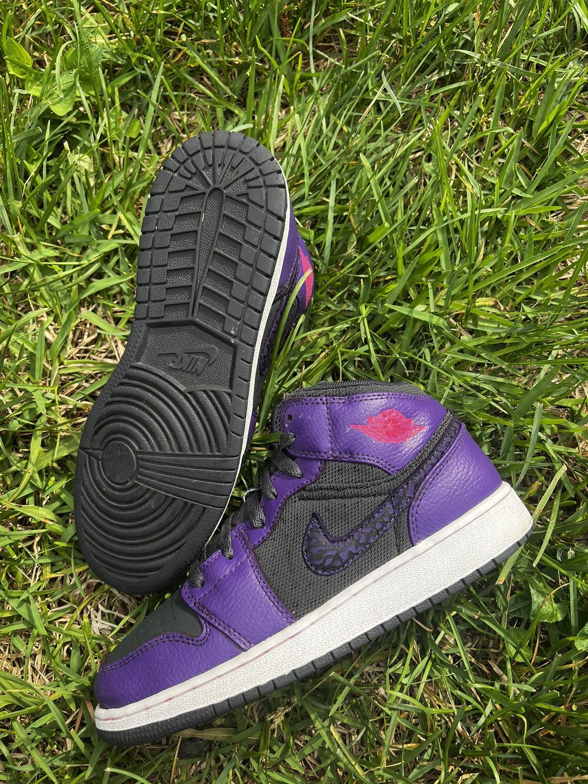 Jordan Brand CLEAN Air Jordan 1 Phat size 7 Womens Mid Anthracite Purple Size US 7 / IT 37 - 2 Thumbnail