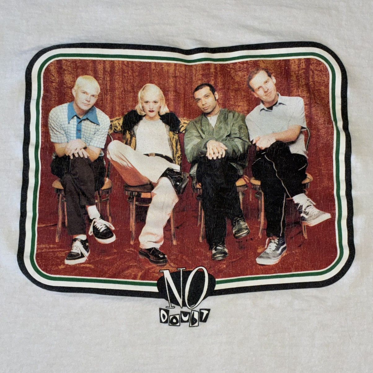 Fruit Of The Loom 90s No Doubt Tragic Kingdom band tee Size US M / EU 48-50 / 2 - 2 Thumbnail