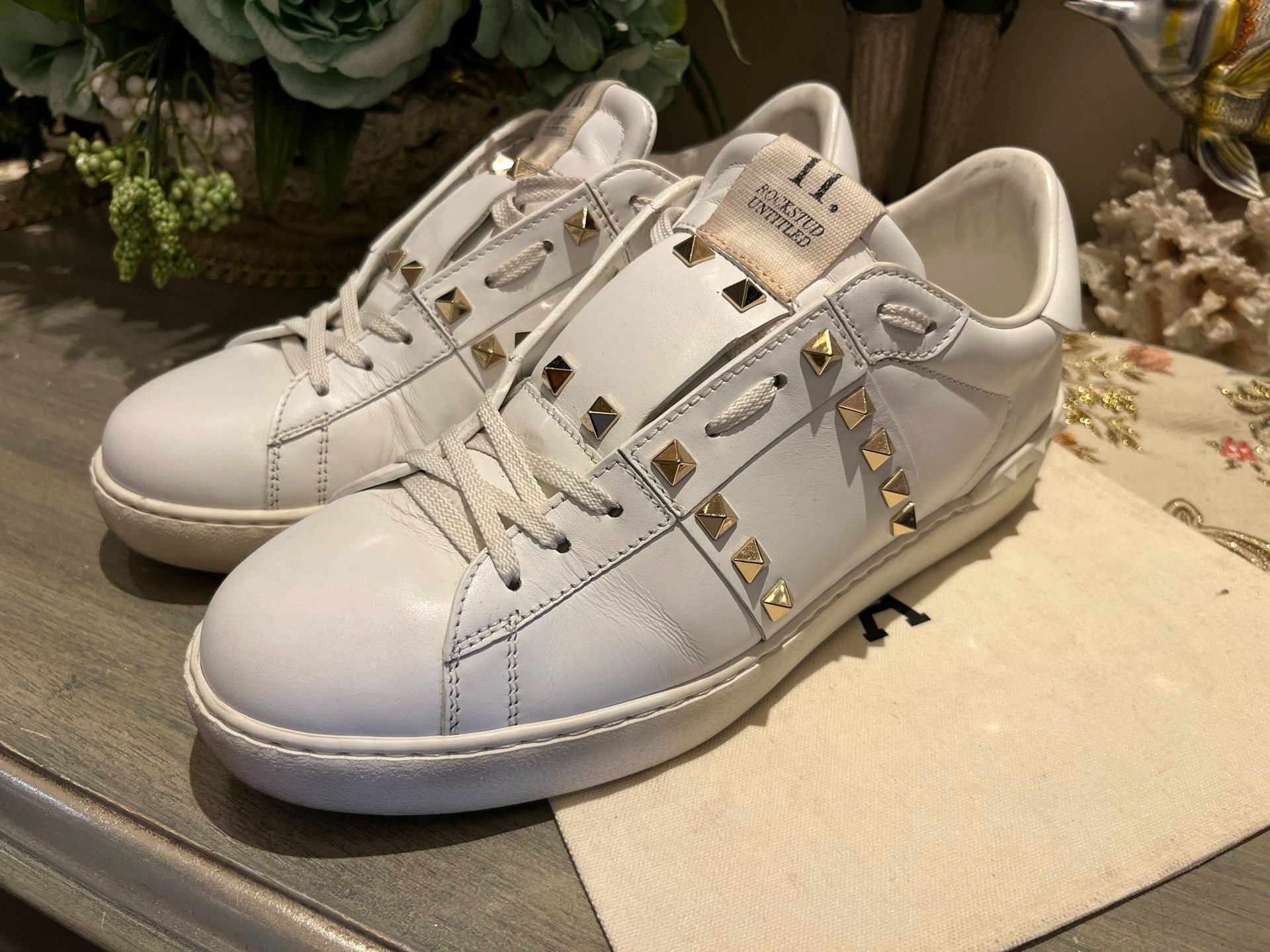 Valentino Valentino Classic Gold Stud White Sneakers Size US 7 / EU 40 - 5 Thumbnail