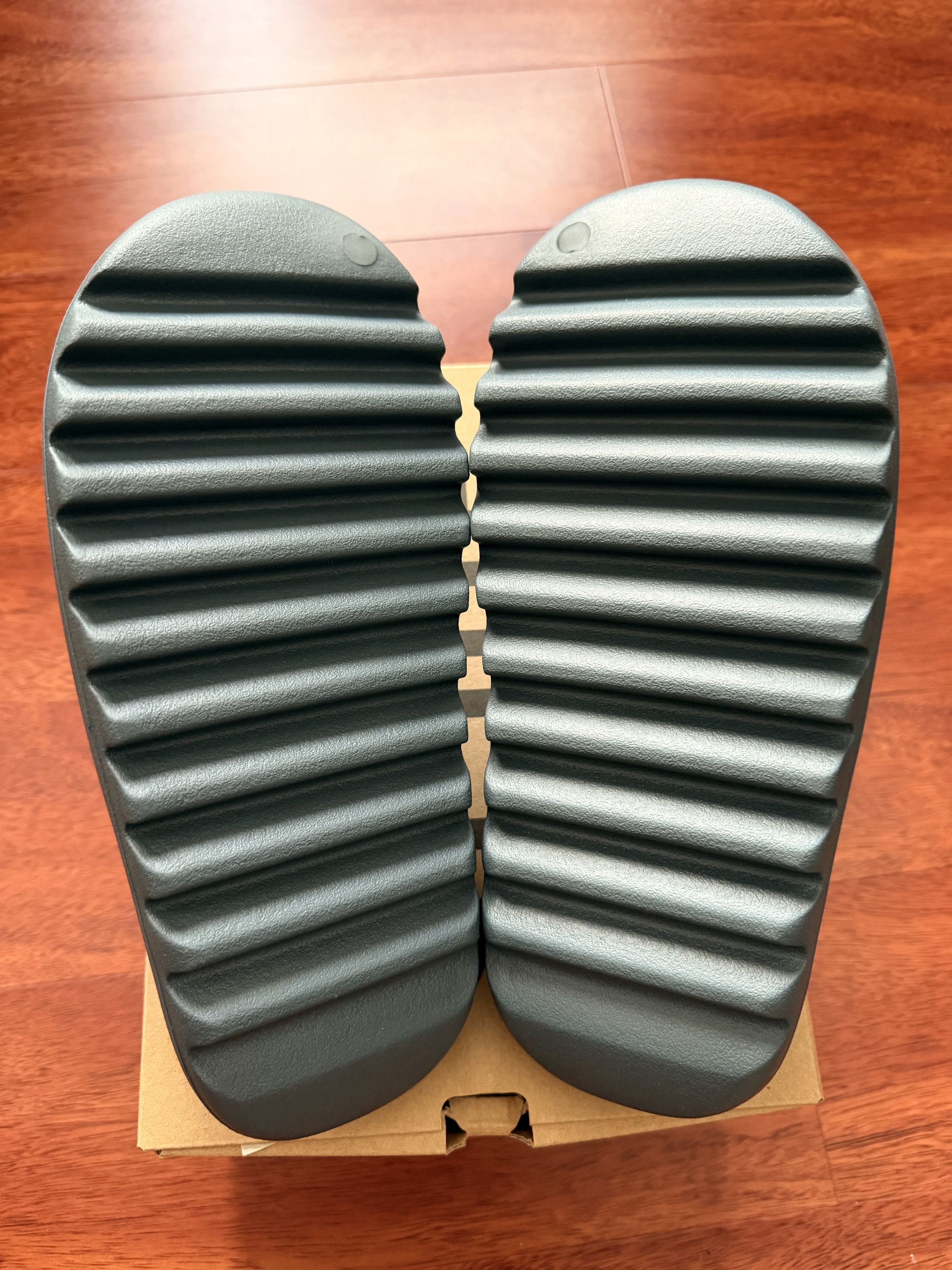 Yeezy ADIDAS YZY SLIDE SLTMRN/SLTMRN/SLTMRN Size US 10 / EU 43 - 2 Thumbnail