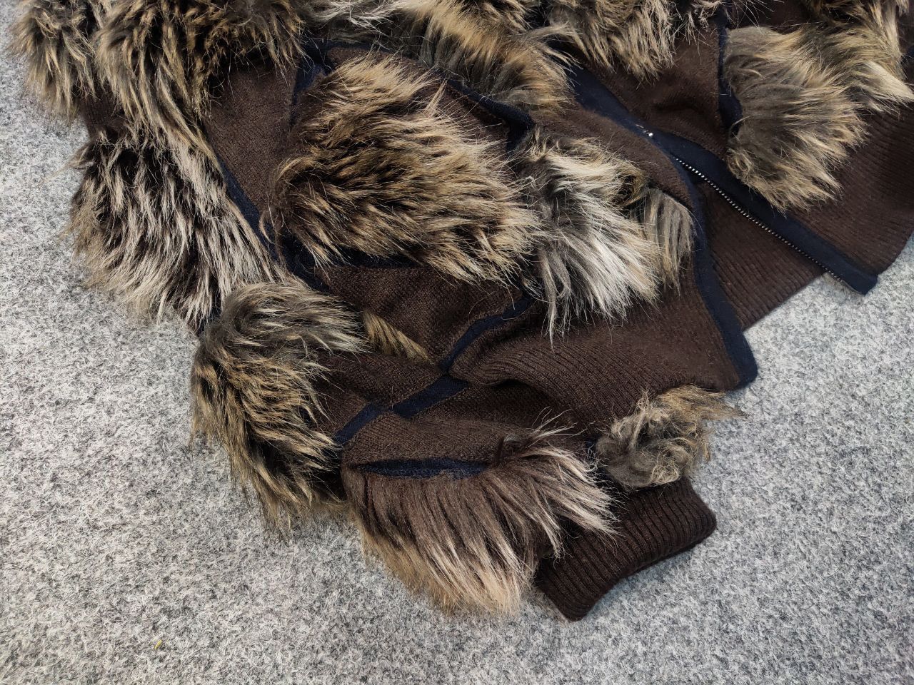 Chanel Chanel La petite veste noire Cachemire Faux Fur Jacket Size XS / US 0-2 / IT 36-38 - 7 Thumbnail