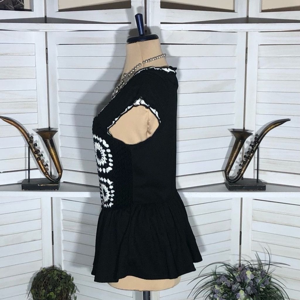 Vintage Peplum Top Crochet Boho Sleeveless Stretch Black/White S/M Size S / US 4 / IT 40 - 4 Thumbnail