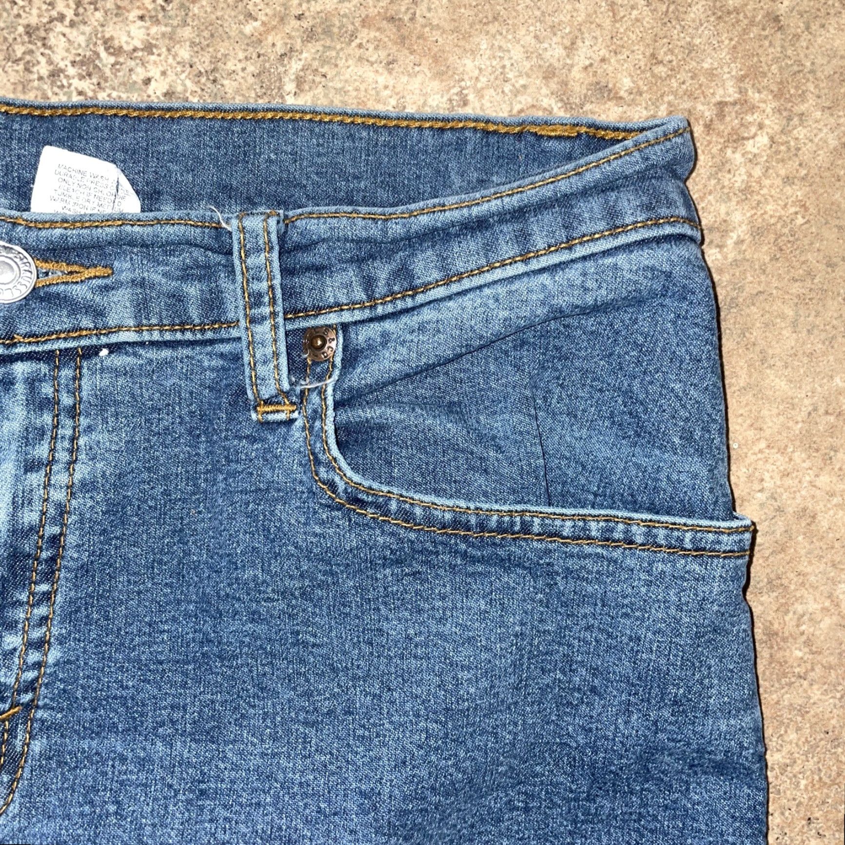 Levi's VINTAGE Levis Strauss Co blue jeans Womens 30 x 30 Regular 30 Inseam Blue Straight Jeans Womens Size 30" / US 8 / IT 44 - 2 Thumbnail