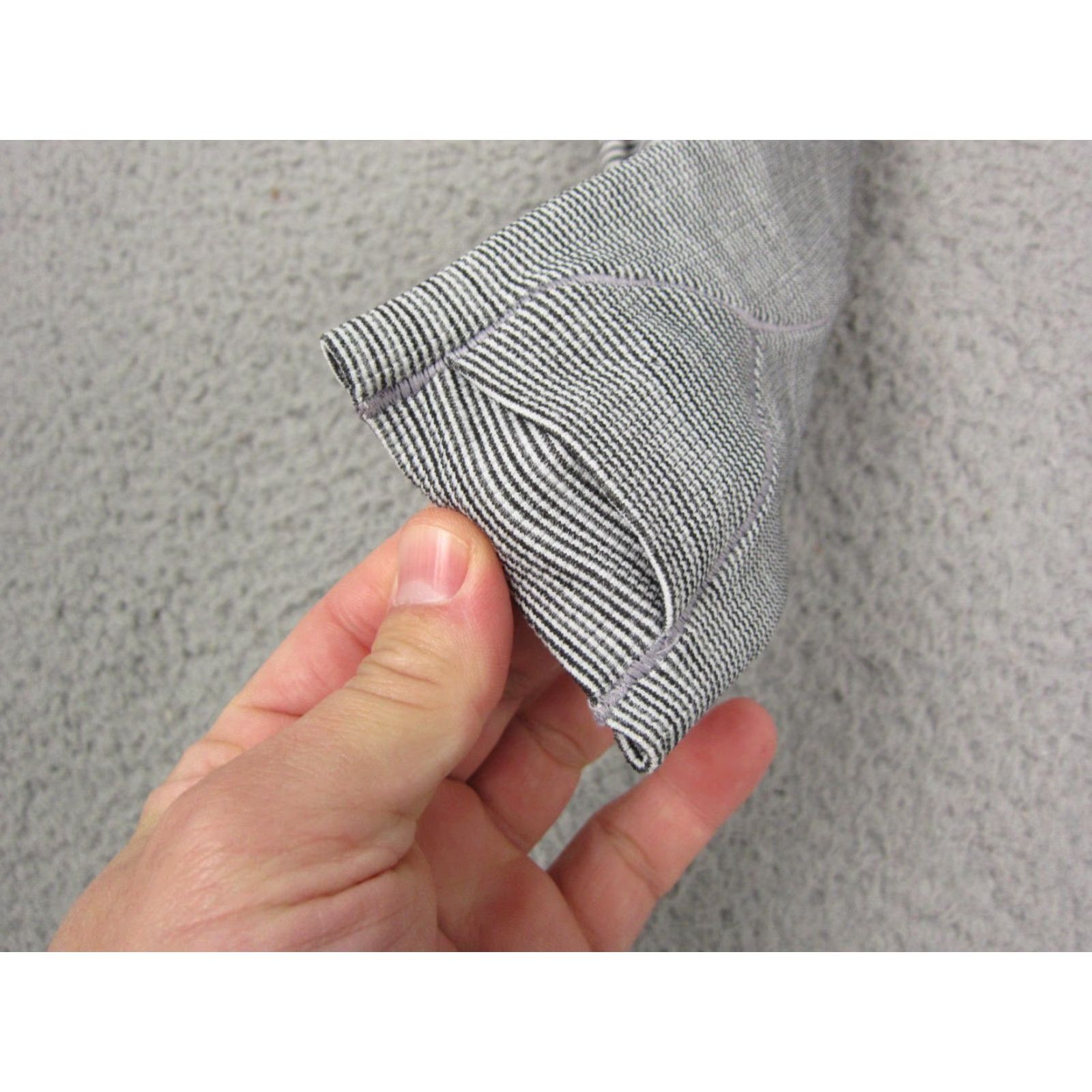 Lululemon Lululemon Shirt Womens 8 Gray Pinstripe Swiftly Tech Performance Gym Run Yoga Shirt Size M / US 6-8 / IT 42-44 - 4 Thumbnail