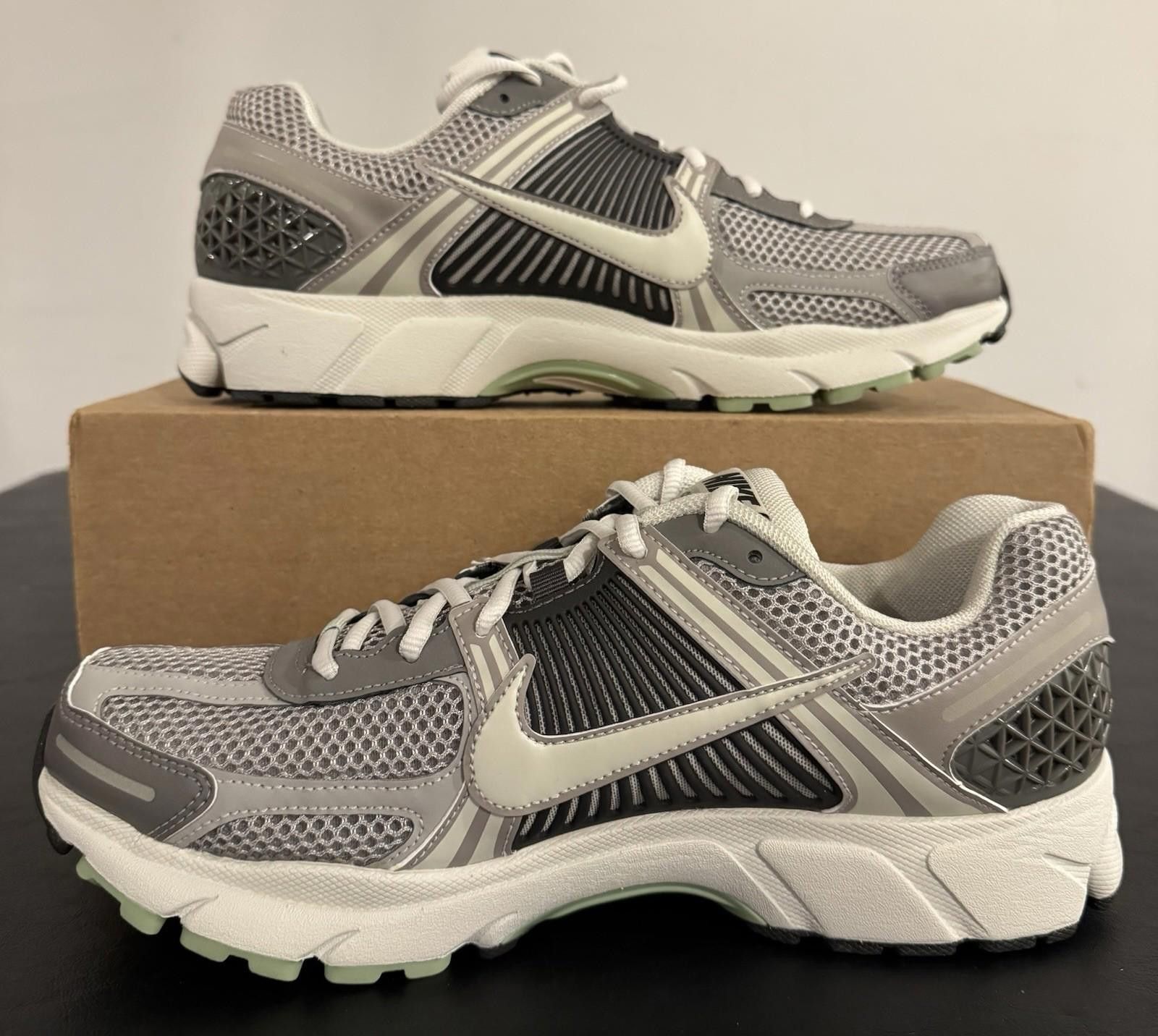 Nike Size 12.5 - Nike Air Zoom Vomero 5 Cobblestone W Size US 12 / IT 42 - 3 Thumbnail
