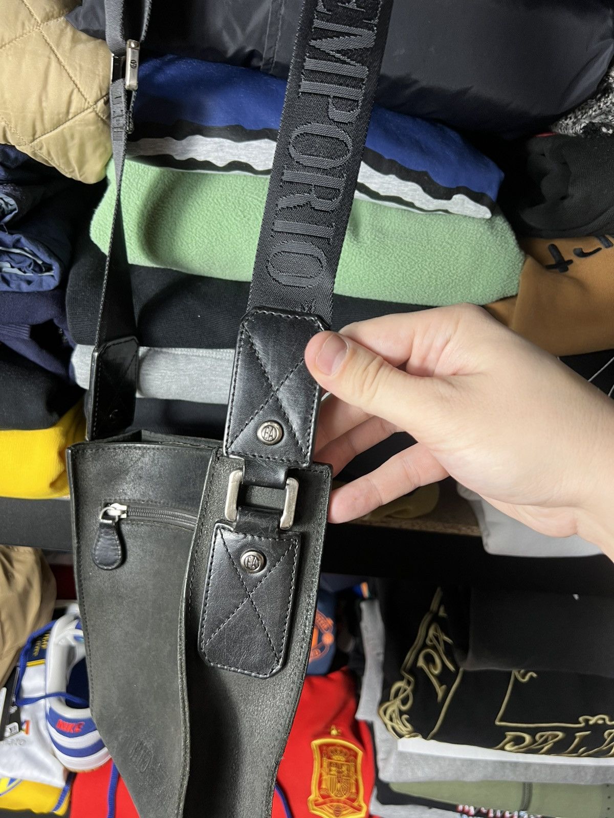 Emporio Armani 🔥 Emporio Armani Leather Crossbody Bag — Black (Vintage) Size ONE SIZE - 7 Thumbnail