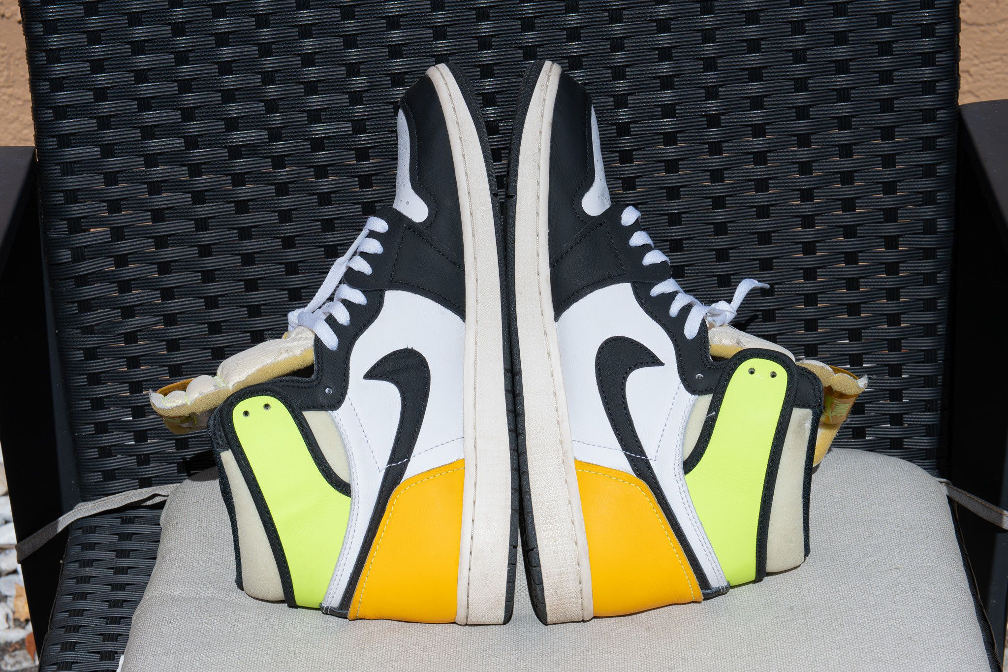 Jordan Brand Air Jordan 1 Retro Volt Gold Size US 11 / EU 44 - 2 Thumbnail