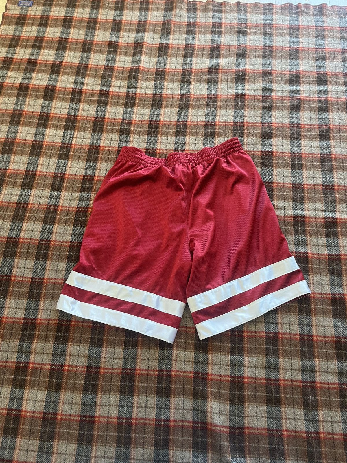 Nike Vintage 2000’s Y2K Nike Reversible Basketball Shorts mens 34 Size US 34 / EU 50 - 5 Thumbnail