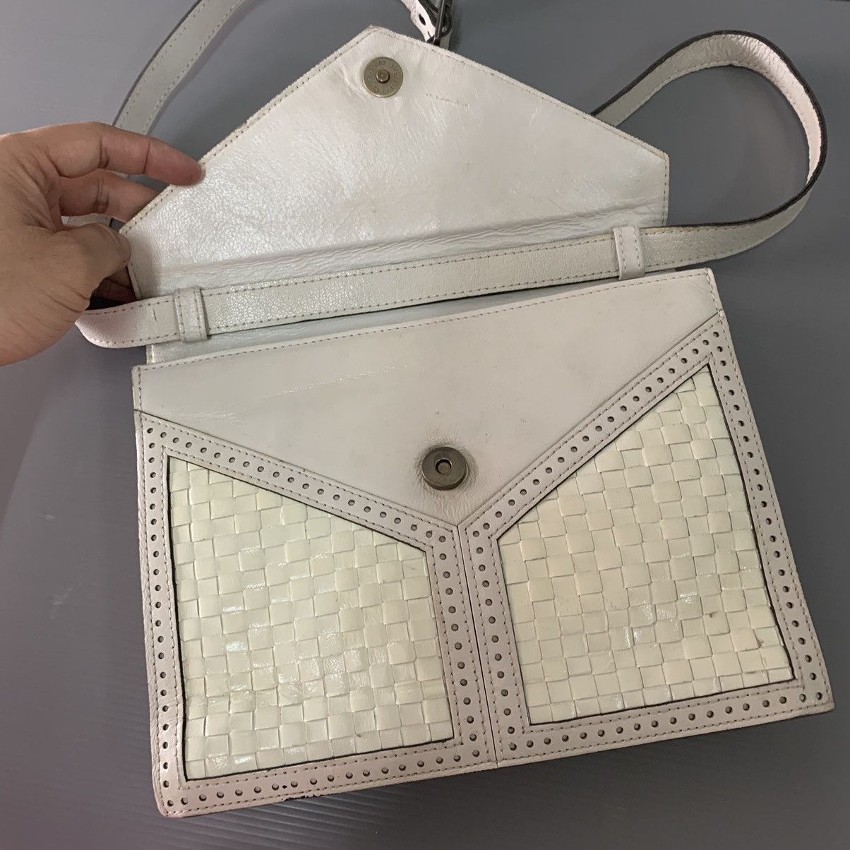 Yves Saint Laurent Yves Saint Laurent Leather Shoulder Bag Size ONE SIZE - 10 Thumbnail
