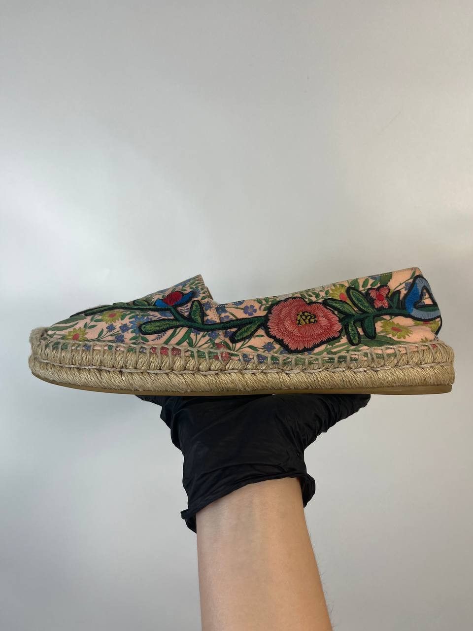 Gucci Gucci Pink Floral Embroidered Fabric Espadrille Flats sz 39 Size US 9 / IT 39 - 2 Thumbnail