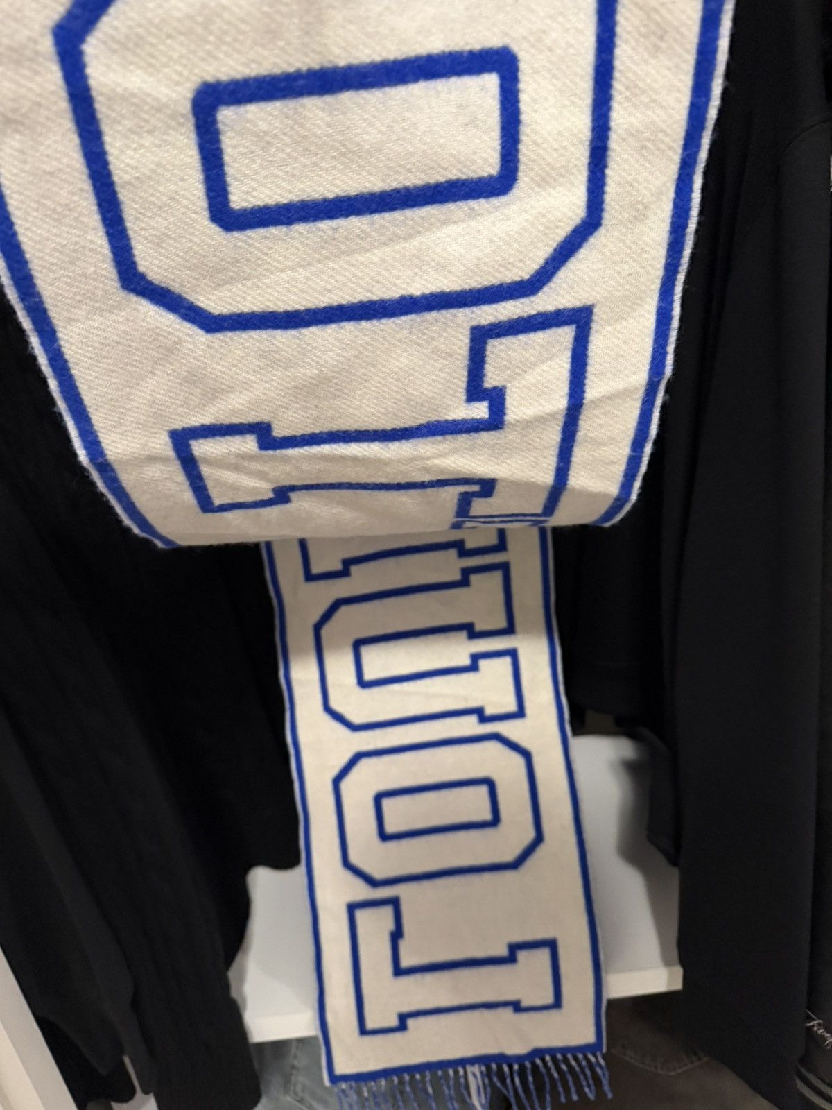 Louis Vuitton Louis Vuitton Varsity Scarf Size ONE SIZE - 3 Thumbnail
