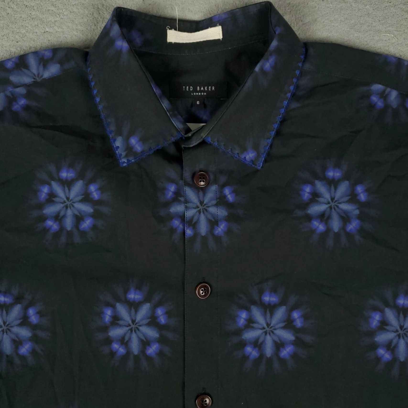 Ted Baker Ted Baker London Shirt Mens Size 6 Black Purple Button-Up Short Sleeve Geometric Pattern, Classic, Modern, Preppy, Workwear, 6 Size US S / EU 44-46 / 1 - 2 Thumbnail