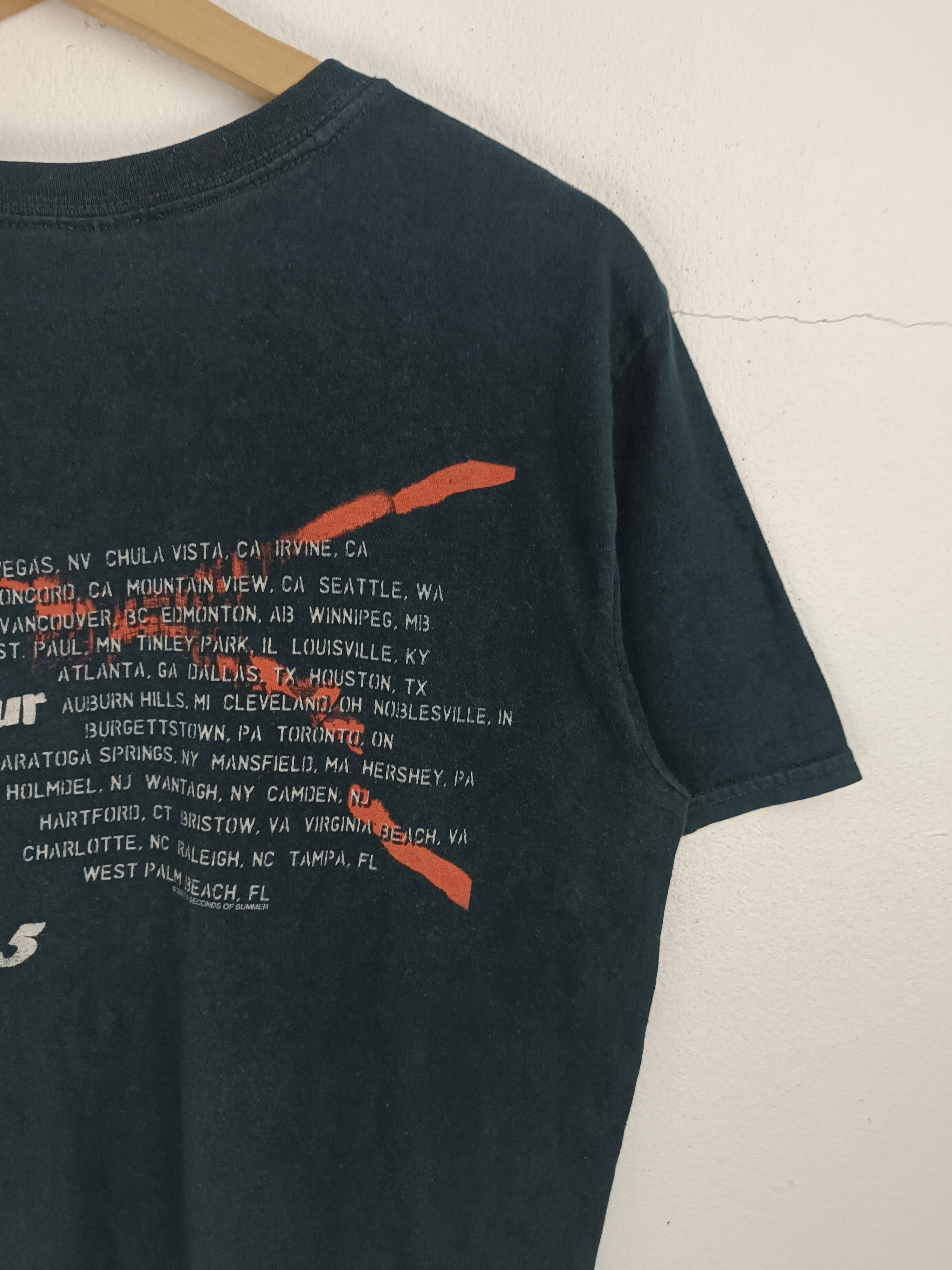 Band Tees VINTAGE 2015 5 SECONDS OF SUMMER TOUR TEE vamps swift zayn Size US M / EU 48-50 / 2 - 14 Thumbnail
