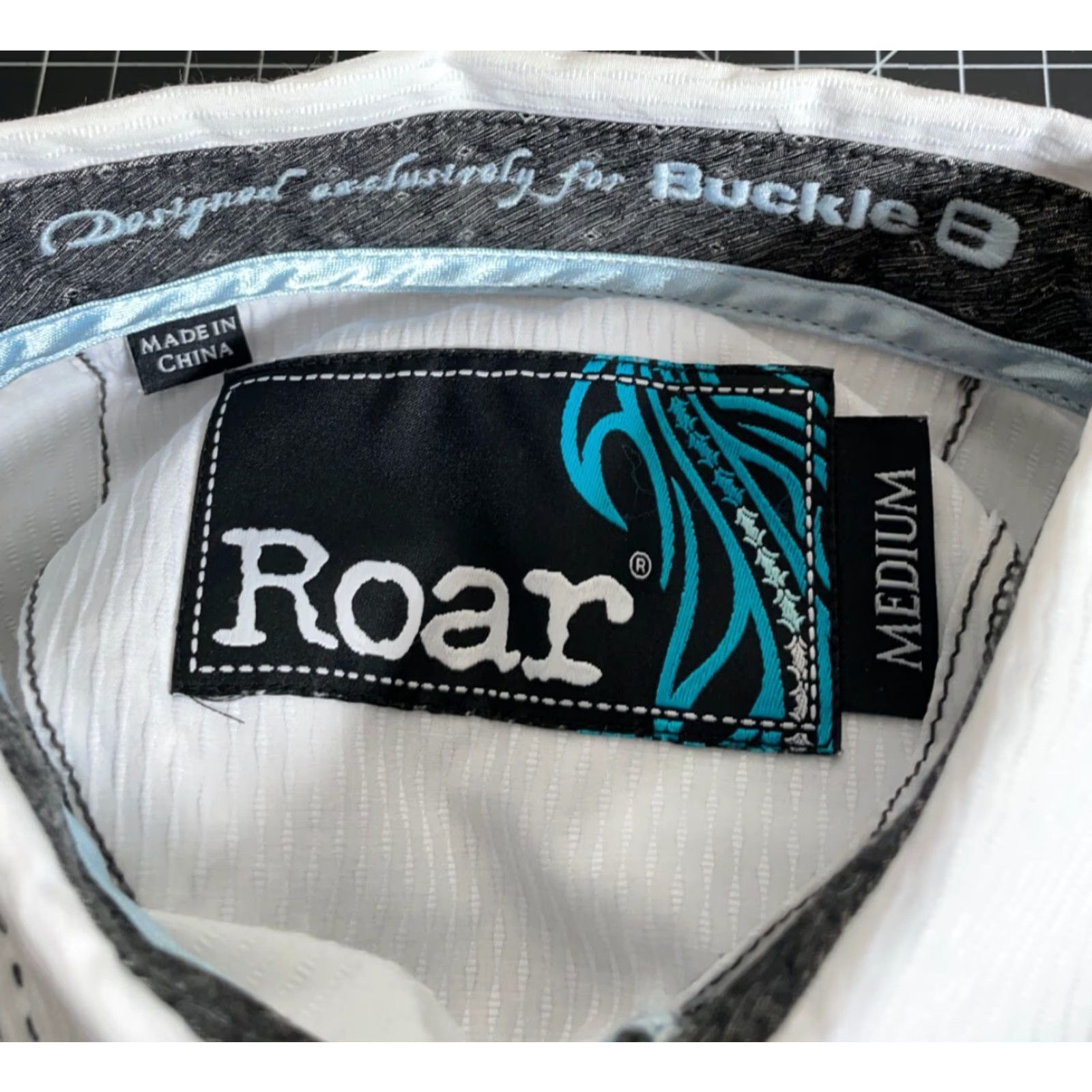 Roar VINTAGE Roar Embroidered Tribal Long Sleeve Shirt Adult Medium White Pinstripe Buckle Size US M / EU 48-50 / 2 - 3 Thumbnail