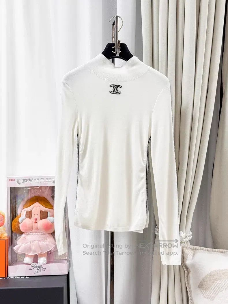 Chanel Chanel 25N Coco neige ski series white double C long-sleev Size XS / US 0-2 / IT 36-38 - 1 Thumbnail